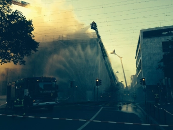 Gebäude der Zuger Kantonalbank brennt