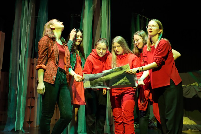 Der Theaterclub Menzingen zeigte im Stück «Wir sind dann mal weg», wie sich verschiedene Persönlichkeiten aufeinander zu bewegen müssen, um ein Ziel zu erreichen.