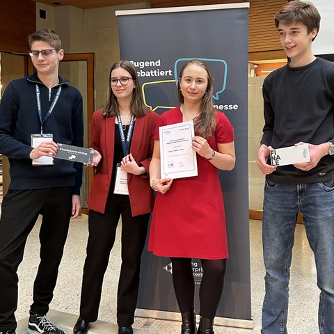 Siegerfoto Kategorie II.: Elena Schorn (Zweite von rechts) und Reto Gretener (ganz rechts)