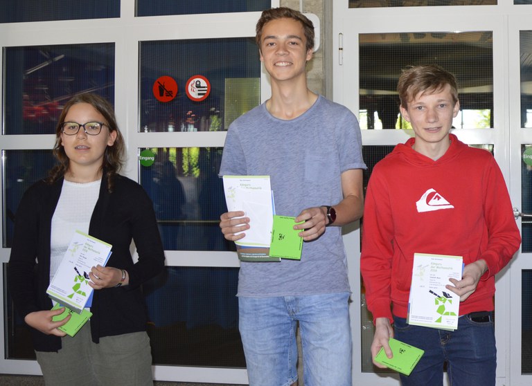 3. Sara Berger, 1. Maximilian Krahn, 2. Dominik Moos (v.l.n.r.)