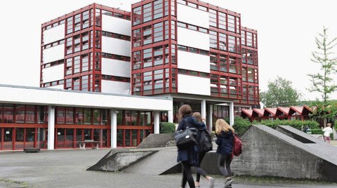Textblock An der Kantonsschule Zug weht ein kalter Wind Textblock An der Kantonsschule Zug weht ein kalter Wind