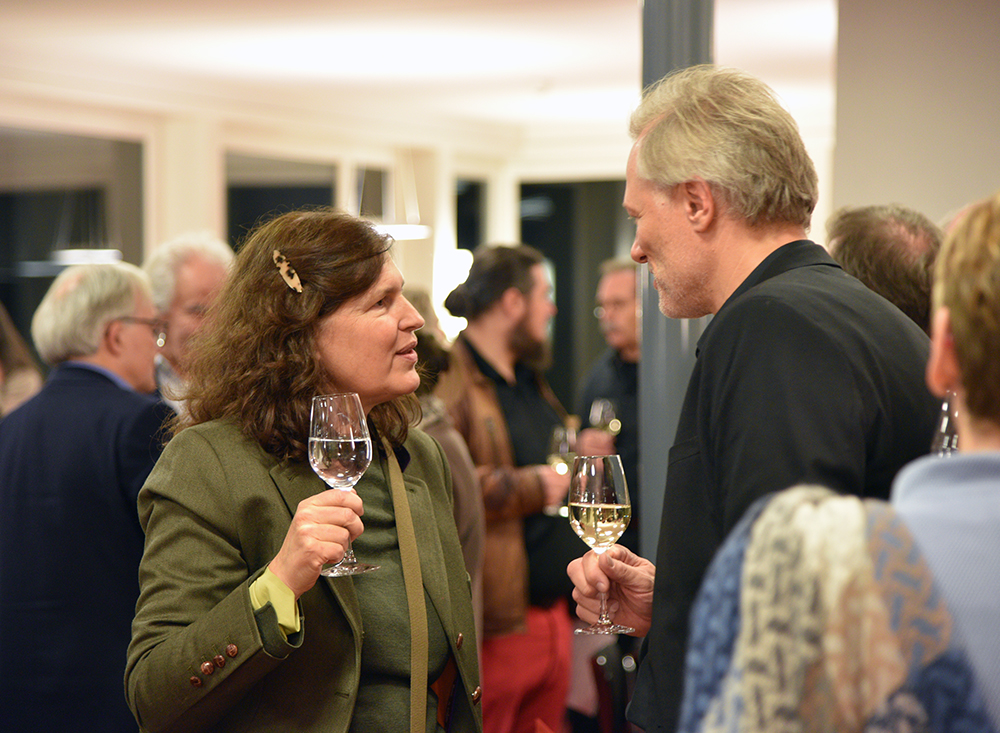 Esther Kamm bedankt sich bei Stephan Huber.