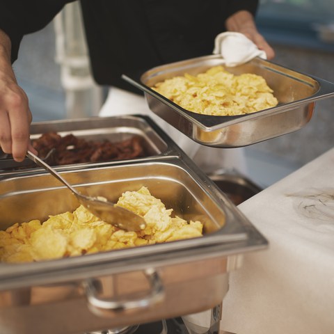 1 Grosse Auswahl am Buffet.jpg