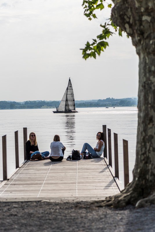 Jugendliche am See Andreas Busslinger