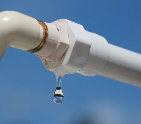 #15 Wasser tropft aus Decke #15 Wasser tropft aus Decke