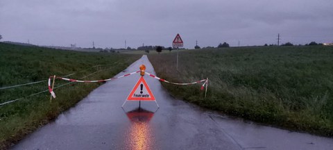 Strasse überflutet Strasse überflutet