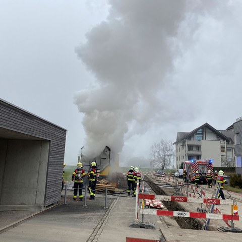 MM167_ZUPOSTA_Hünenberg_Baustellenwagen vollständig ausgebrannt_Bild 1.jpg