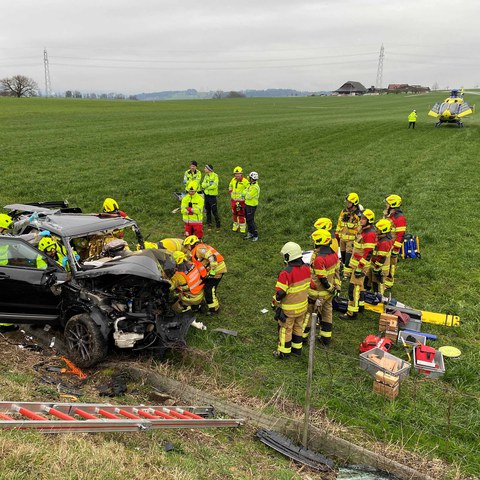 MM040_Autofahrer nach Selbstunfall lebensbedrohlich verletzt_Bild 2.jpg