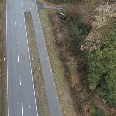 Hünenberg_Auto landet nach Selbstunfall auf der Seite_Bild 2_web.JPG