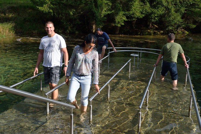 Wassertreten im sehr kalten Wasser!