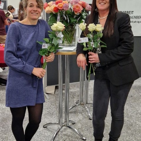 Bettina Tschopp und Claudia Schiesser vertreten die Fachgeschäfte Hünenberg.