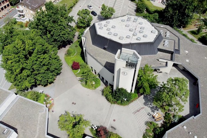 Röm.-kath. Kirche Hünenberg, Foto Cédric Oberholzer