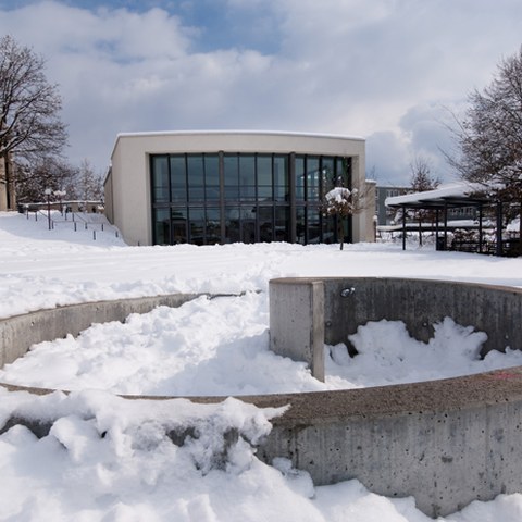 Dorfplatz, Zentrum Heinrich von Hünenberg, Photo andreasbusslinger.ch