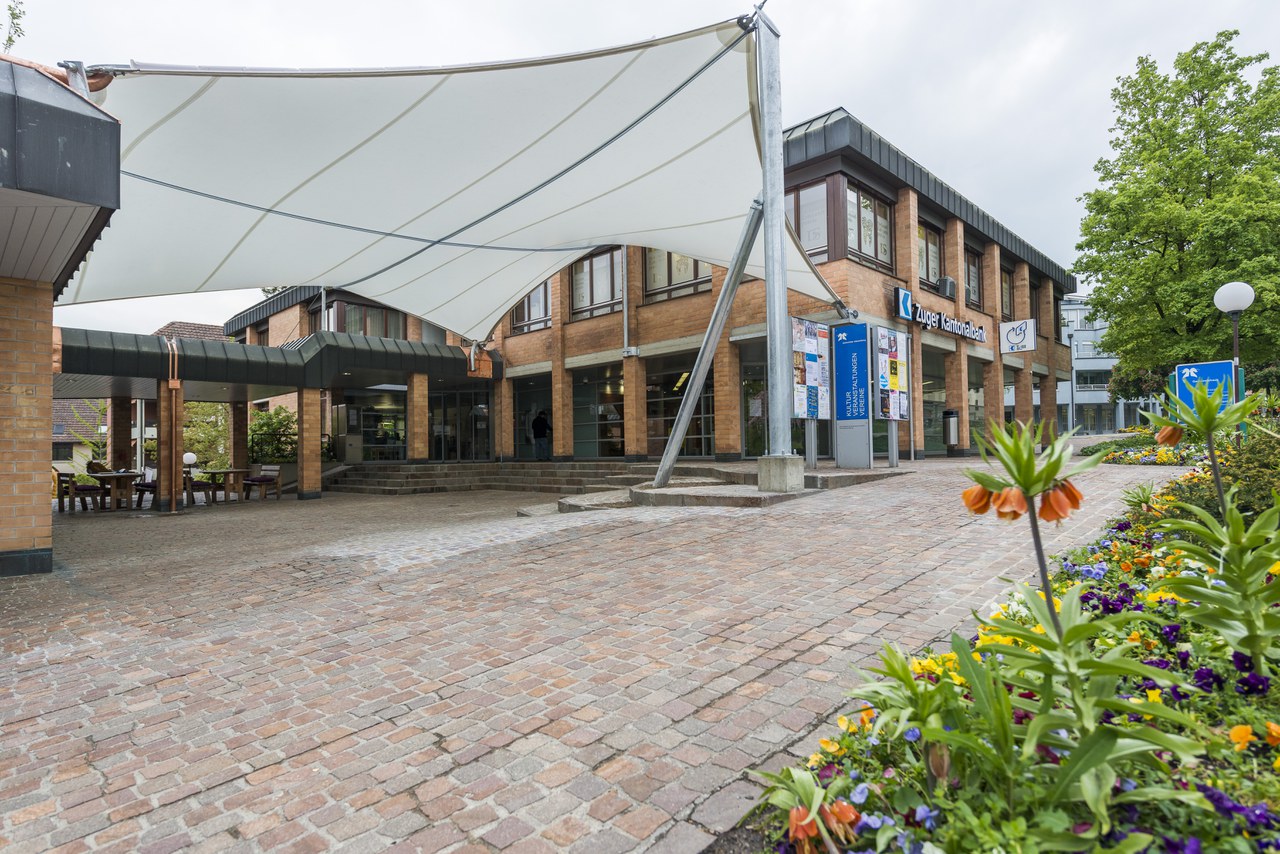 Platz vor dem Gemeindehaus Hünenberg