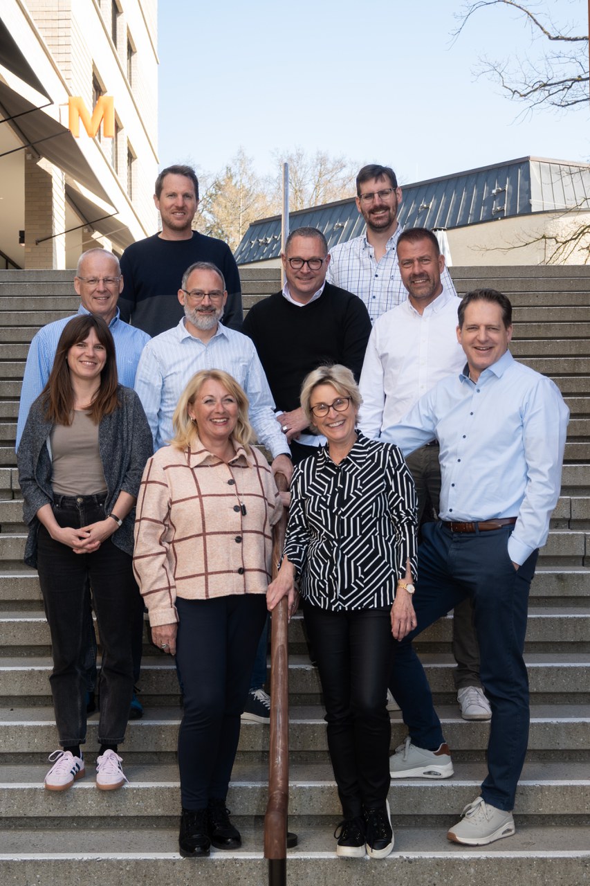 Team Bau und Planung (v.l.o.n.r.u. Patrik Villiger, Michael Meier, Roger Marty, Donato Andrianello, Jean-Claude Wenger, Dominik Barmet, Alessandra Silla, Anita Monteleone, Monika Bergamin und Urban Sigrist)