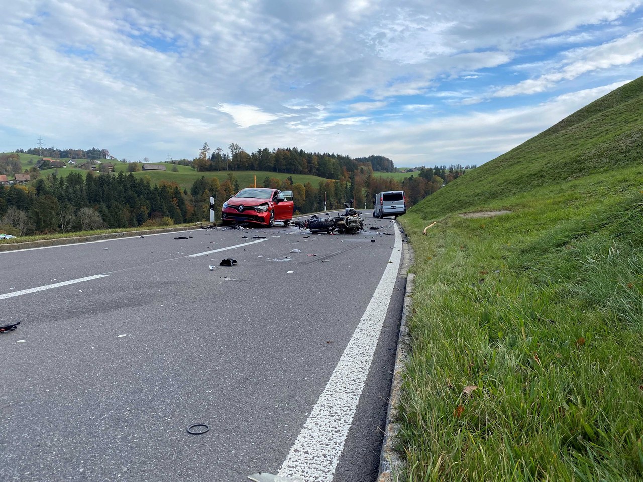 Motorradunfall Menzingen (Quelle: Zuger Polizei)