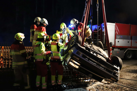 Strassenrettung nach Autounfall