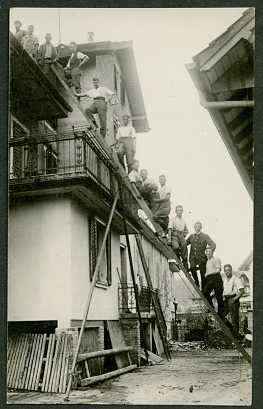 Auch in Rotkreuz (Rotkreuzhof, alte Post) kommt der Wiederaufbau gut voran, August 1927