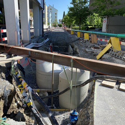 Neue Schächte Entwässerung und Provisorium Schmutzwasser in der Alten Chamerstrasse