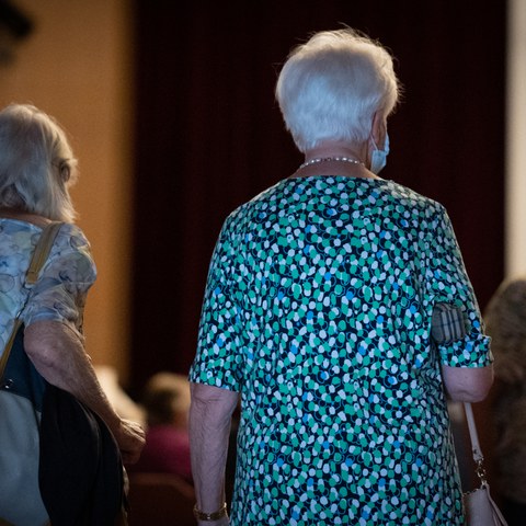 A Eintreffen von Besucherinnen