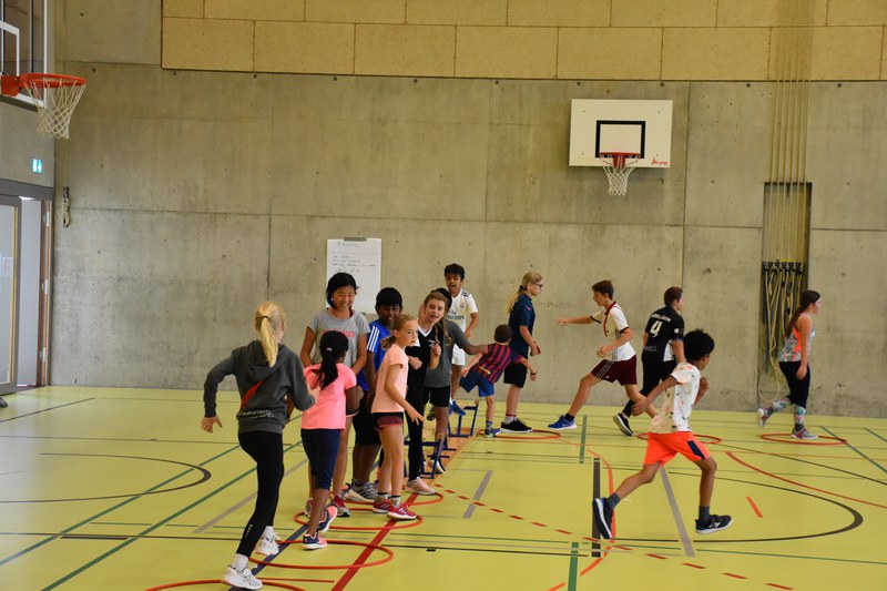 Turnen in der Turnhalle