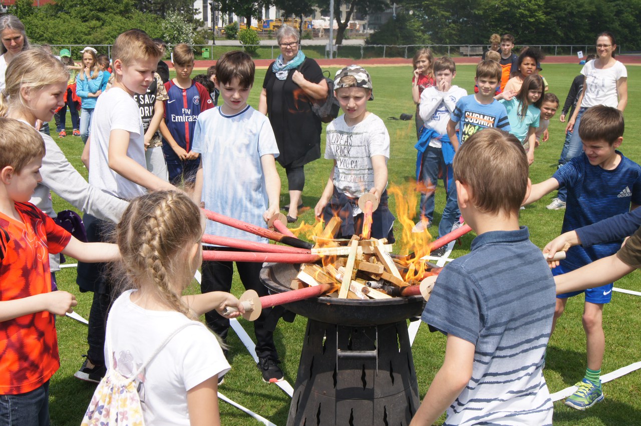 Das olympische Feuer wird im Sportpark Rotkreuz entfacht