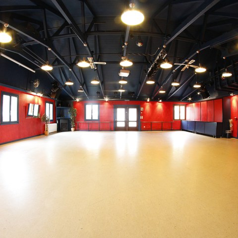 Partyraum Red-x.jpeg