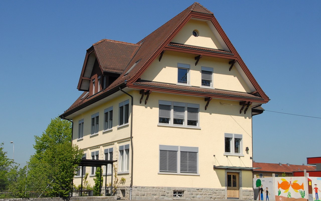 Schulhaus Holzhäusern