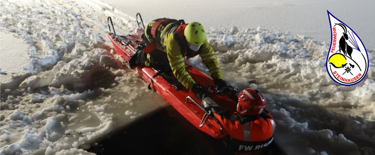 Übung Eisrettung im Waldsee Steinhausen