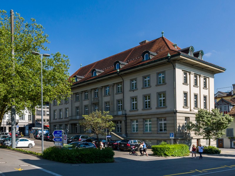 Verwaltungsgebäude am Postplatz