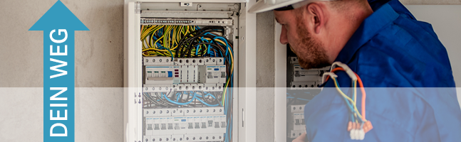 Montageelektriker bei der Arbeit