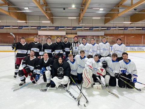 Eis, Einsatz und jede Menge Spass – das Eishockey-Plauschspiel am GIBZ