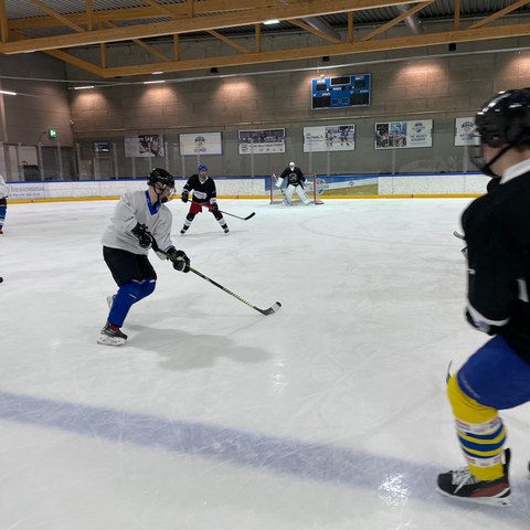Plausch-Hockey_02_2025-03jpg.jpg