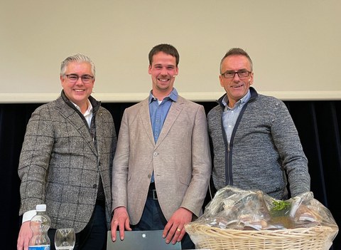 Referenten und Thomas Moos Referenten und Thomas Moos