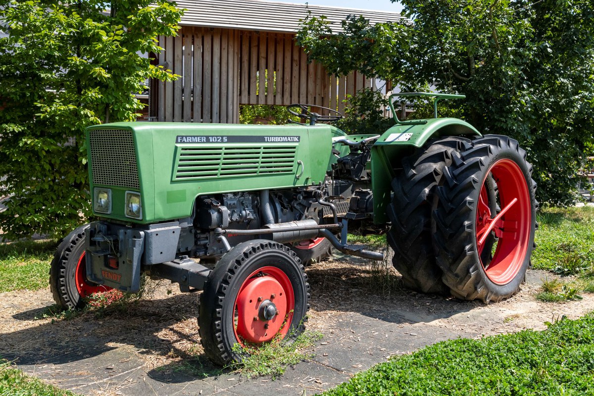 Ausgedienter Traktor