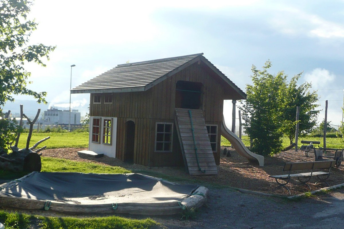 Mini Bauernhaus mit Rutschbahn